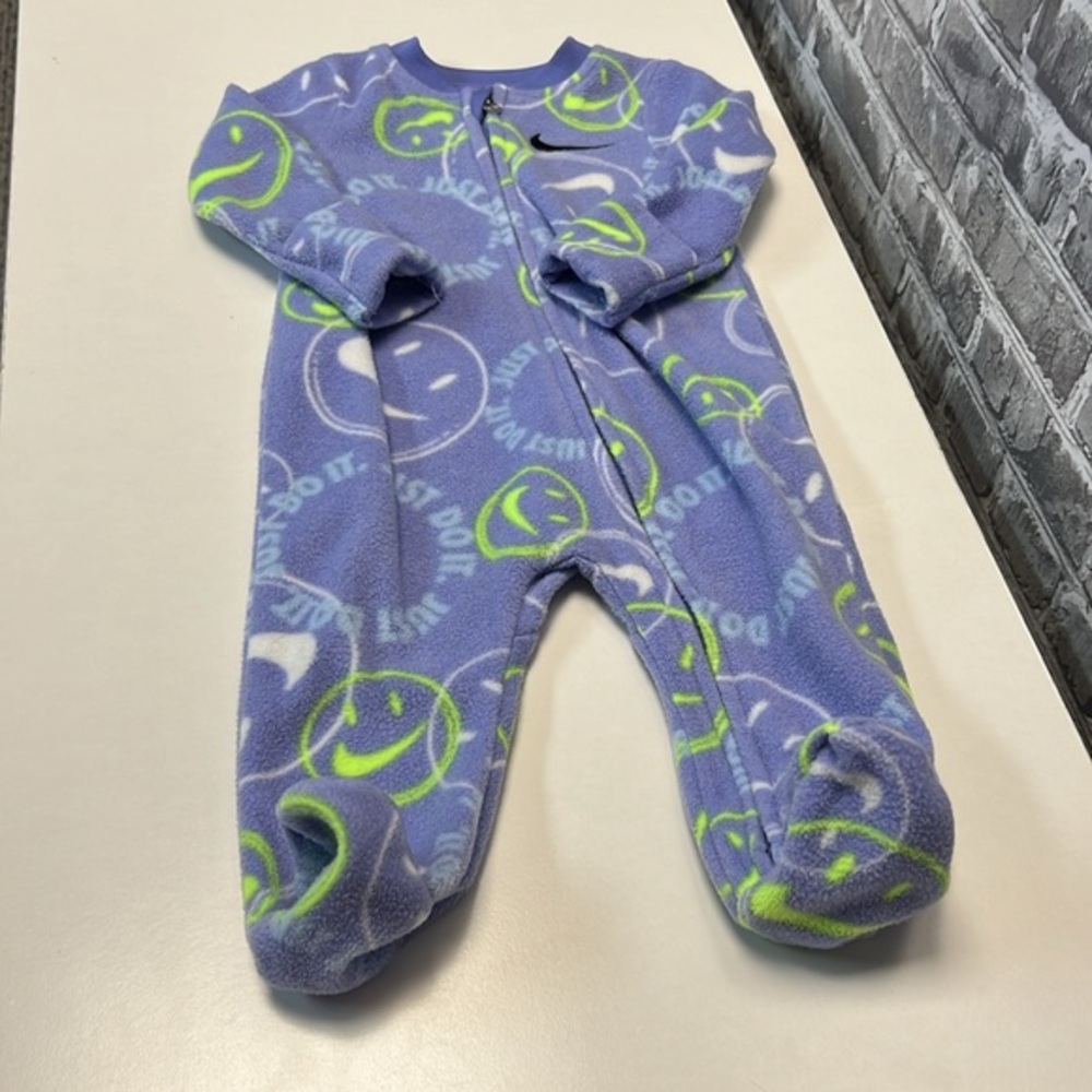 Nike‎ - Picture 2 of 6